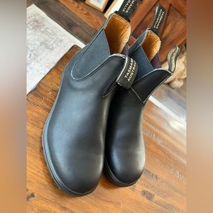 Womens like new condition classic blundstone boots